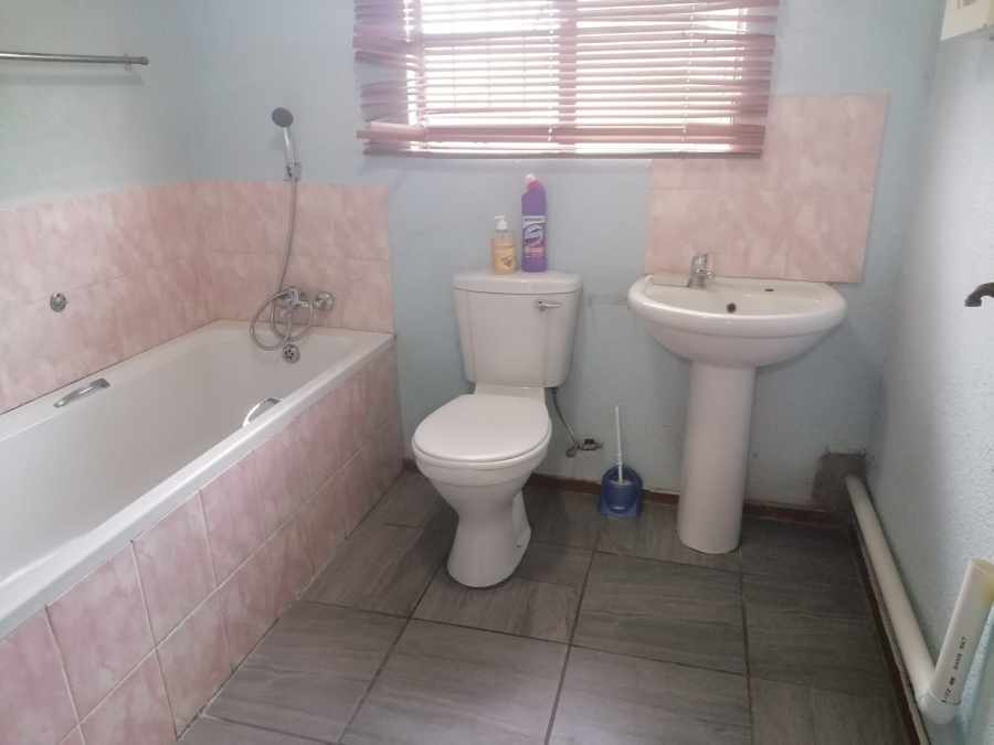 To Let 4 Bedroom Property for Rent in Tlhabane West North West